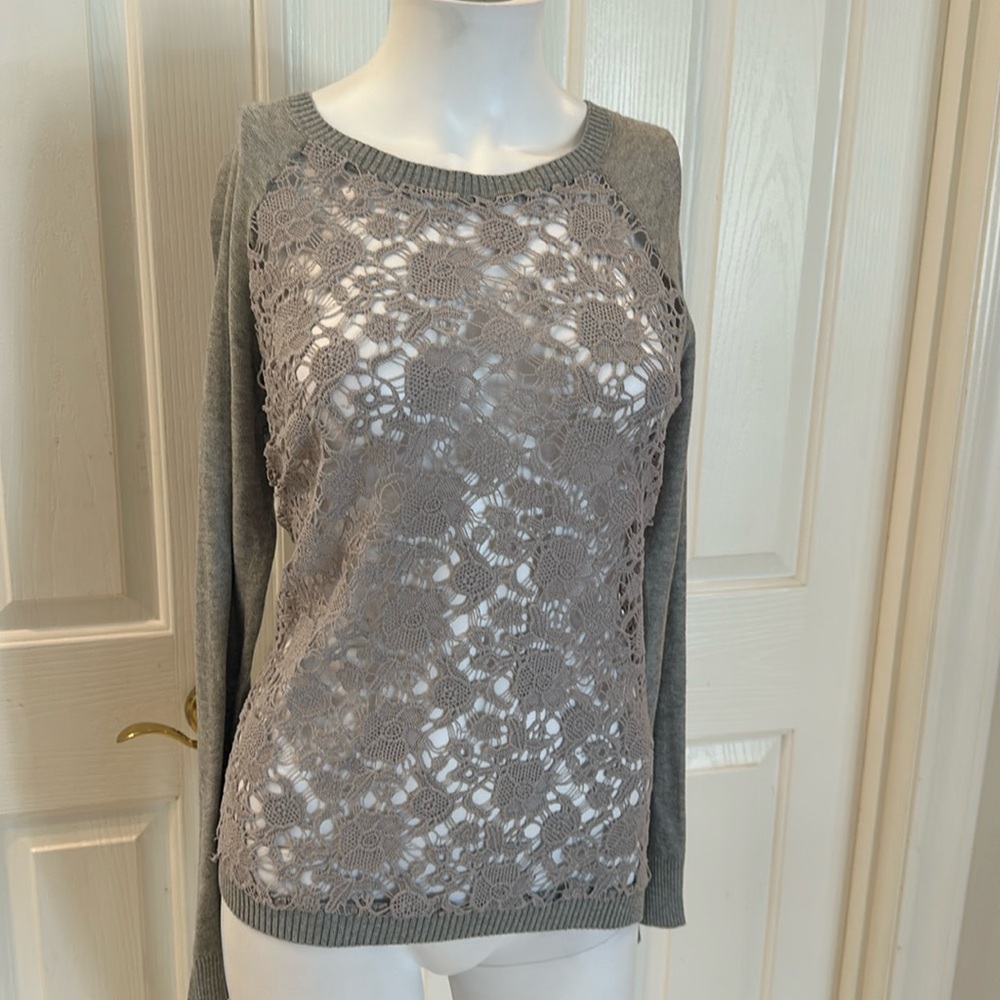 Gray Kenzie lace sweater size medium long sleeve